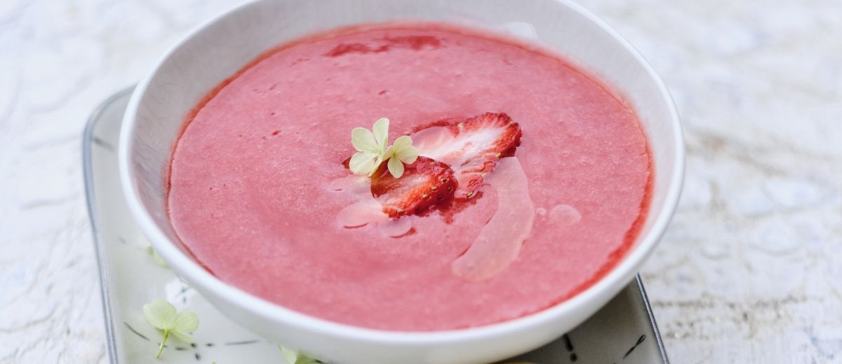 Strawberry soup, yogurt sticks